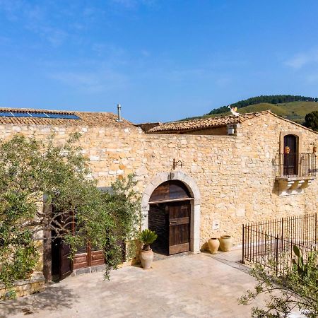 Masseria Fortificata Lo Zafferaneto Buccheri Bagian luar foto