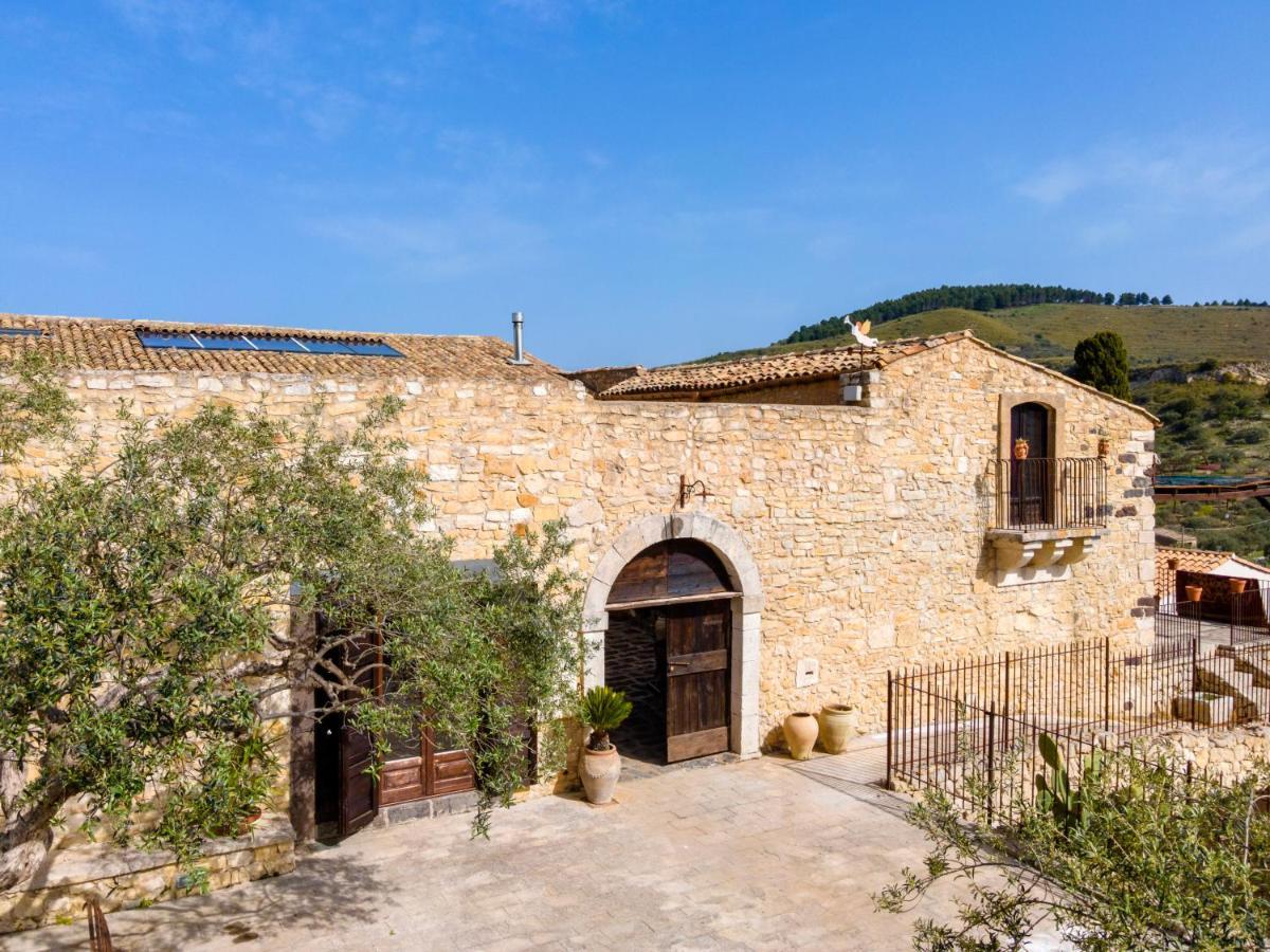 Masseria Fortificata Lo Zafferaneto Buccheri Bagian luar foto