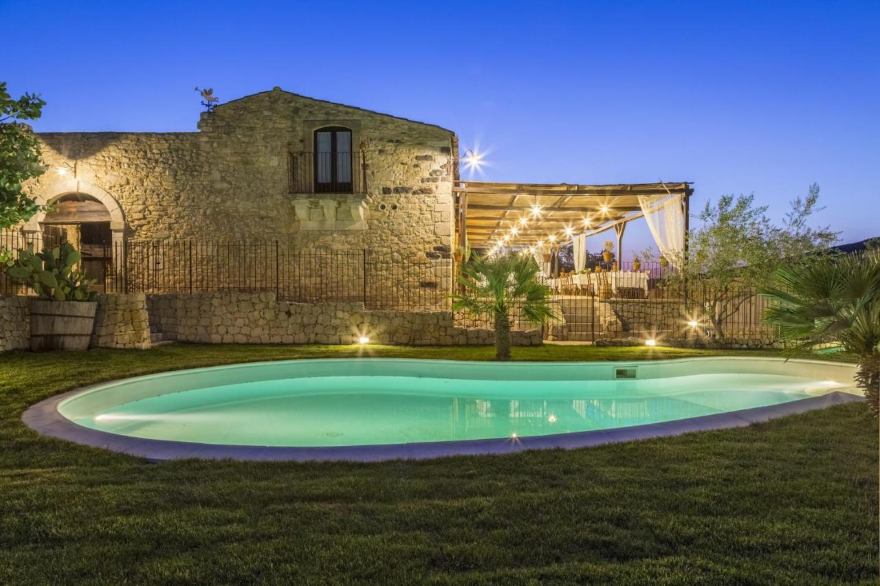 Masseria Fortificata Lo Zafferaneto Buccheri Bagian luar foto