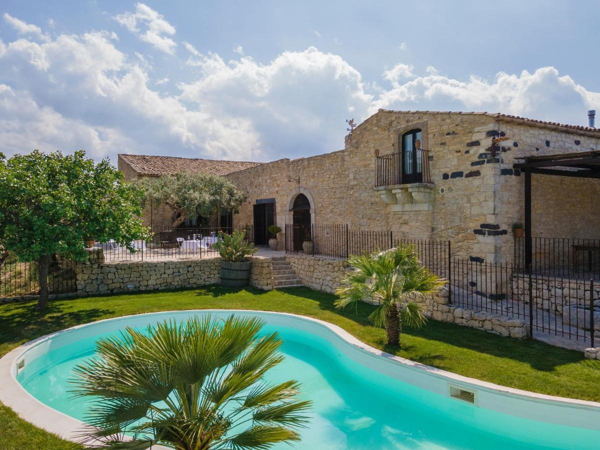 Masseria Fortificata Lo Zafferaneto Buccheri Bagian luar foto