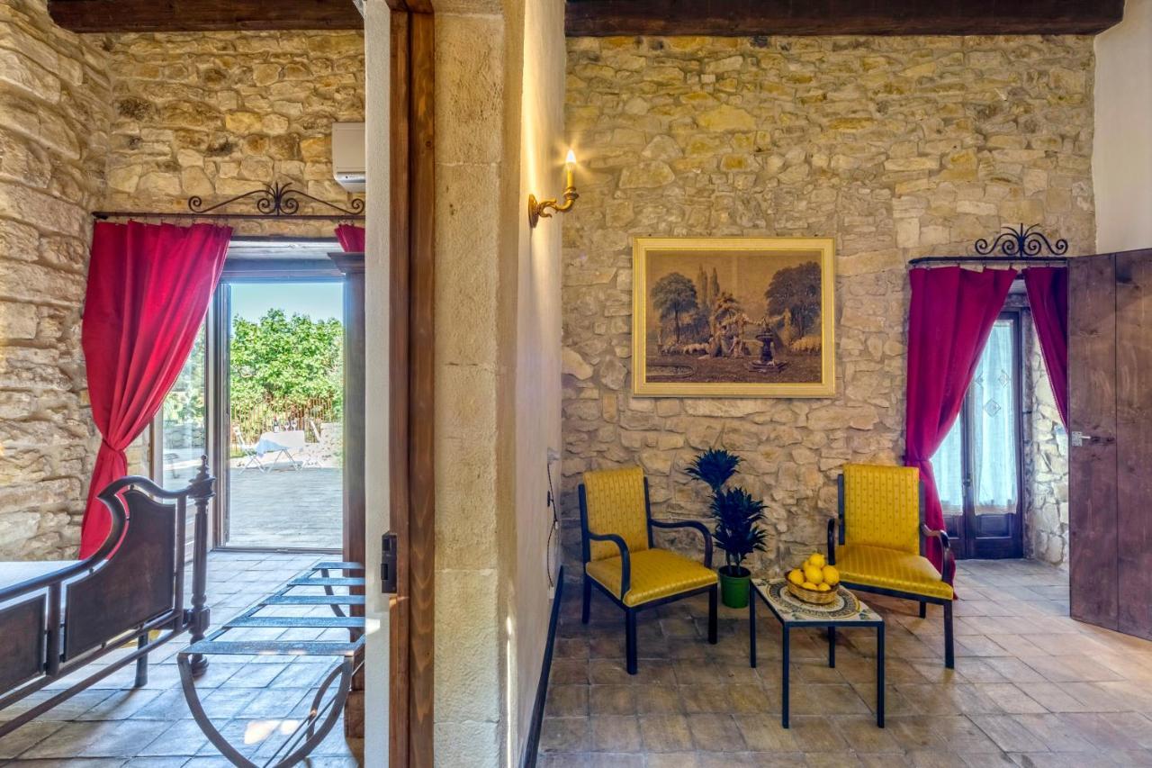 Masseria Fortificata Lo Zafferaneto Buccheri Bagian luar foto
