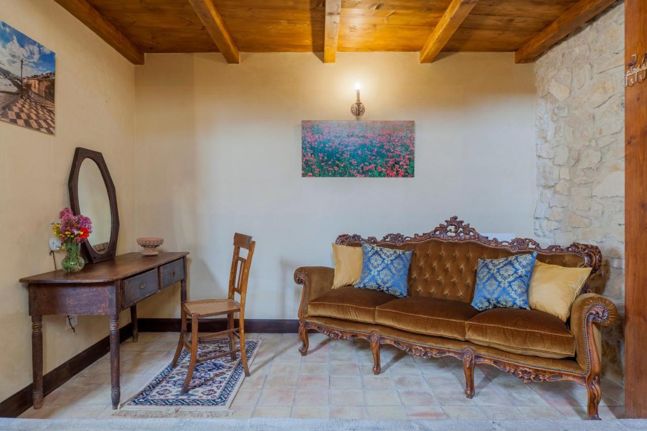 Masseria Fortificata Lo Zafferaneto Buccheri Bagian luar foto