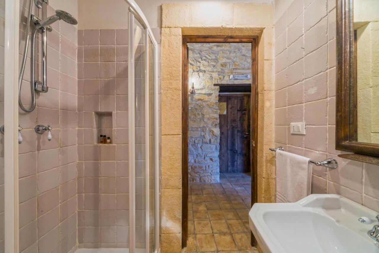 Masseria Fortificata Lo Zafferaneto Buccheri Bagian luar foto