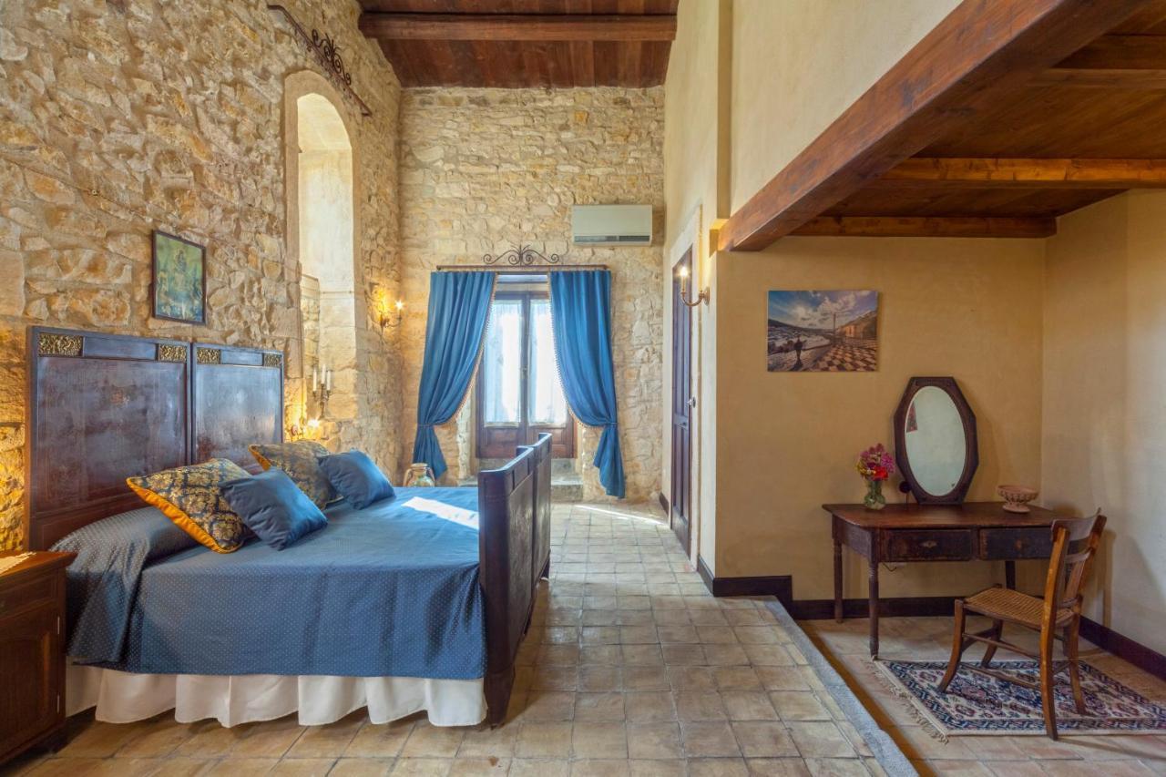 Masseria Fortificata Lo Zafferaneto Buccheri Bagian luar foto