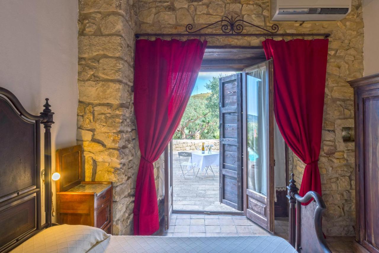 Masseria Fortificata Lo Zafferaneto Buccheri Bagian luar foto