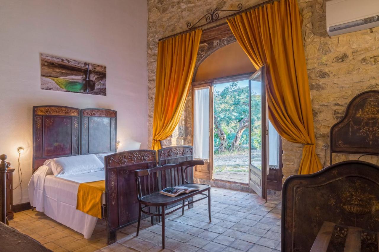 Masseria Fortificata Lo Zafferaneto Buccheri Bagian luar foto